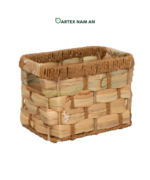 Optimize commercial countertops with our 3-piece modular Wholesale Storage Basket set. Handwoven from natural water hyacinth and paper cord with a durable structured base. Includes 1 large master tray and 2 side-by-side insert bins. Ideal for HORECA amenities, office storage, and retail shelves. Bulk ready.