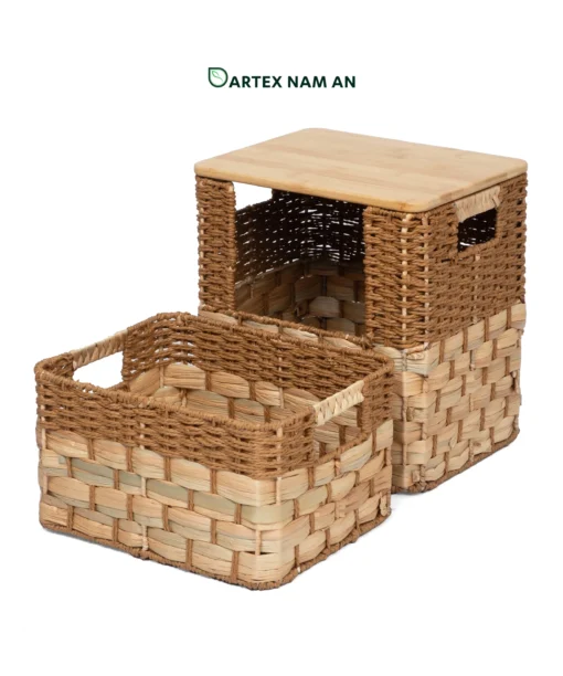 Optimize commercial vertical space with our modular Wholesale Storage Basket tower. Handwoven from water hyacinth and paper cord with a solid bamboo mid-lid. Features a front-loading base bin. Perfect for HORECA, offices, and retail. Bulk ready.
