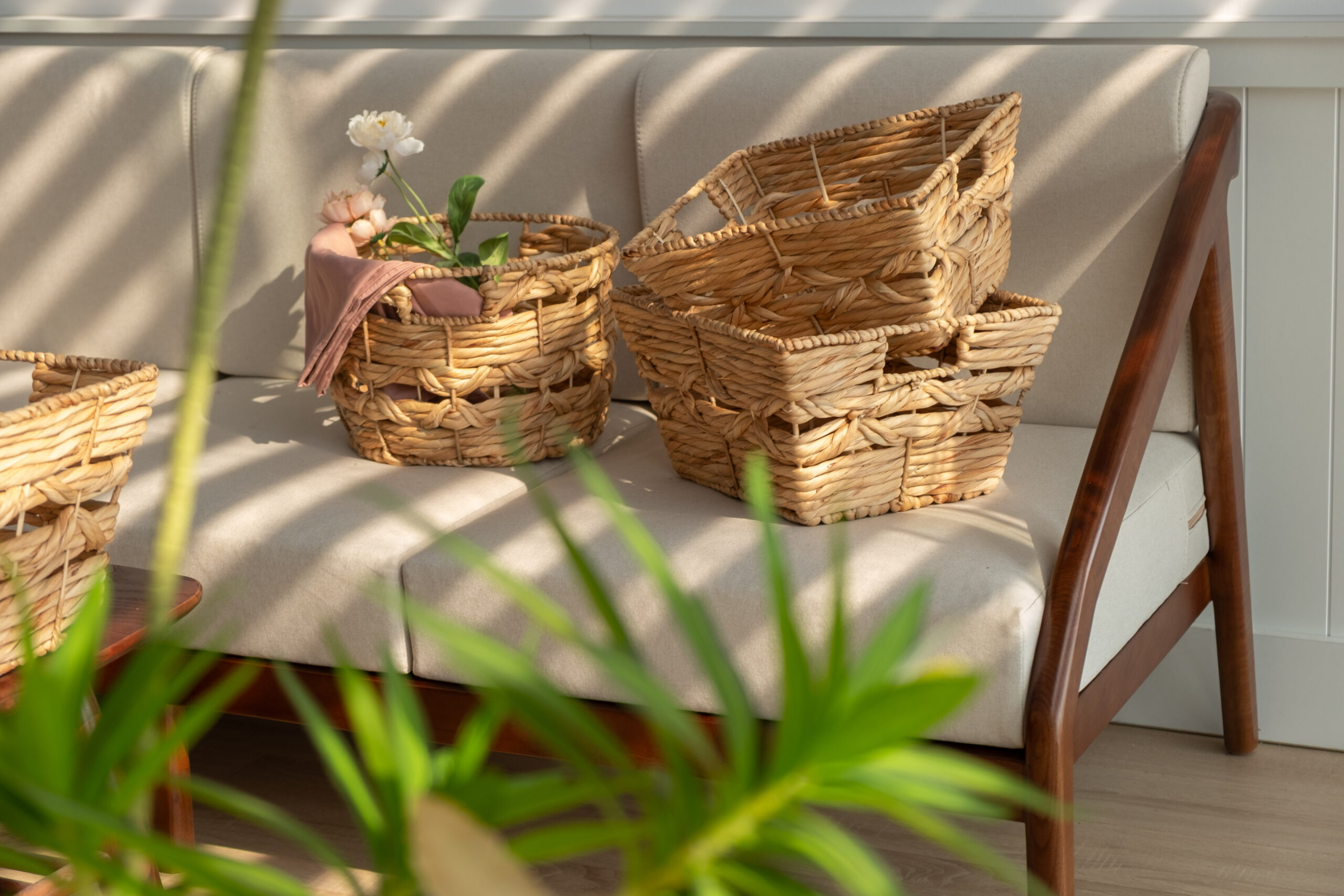 Wholesale OEM & ODM Premium Handmade Water Hyacinth Storage Basket Planter for Household and HORECA Supply