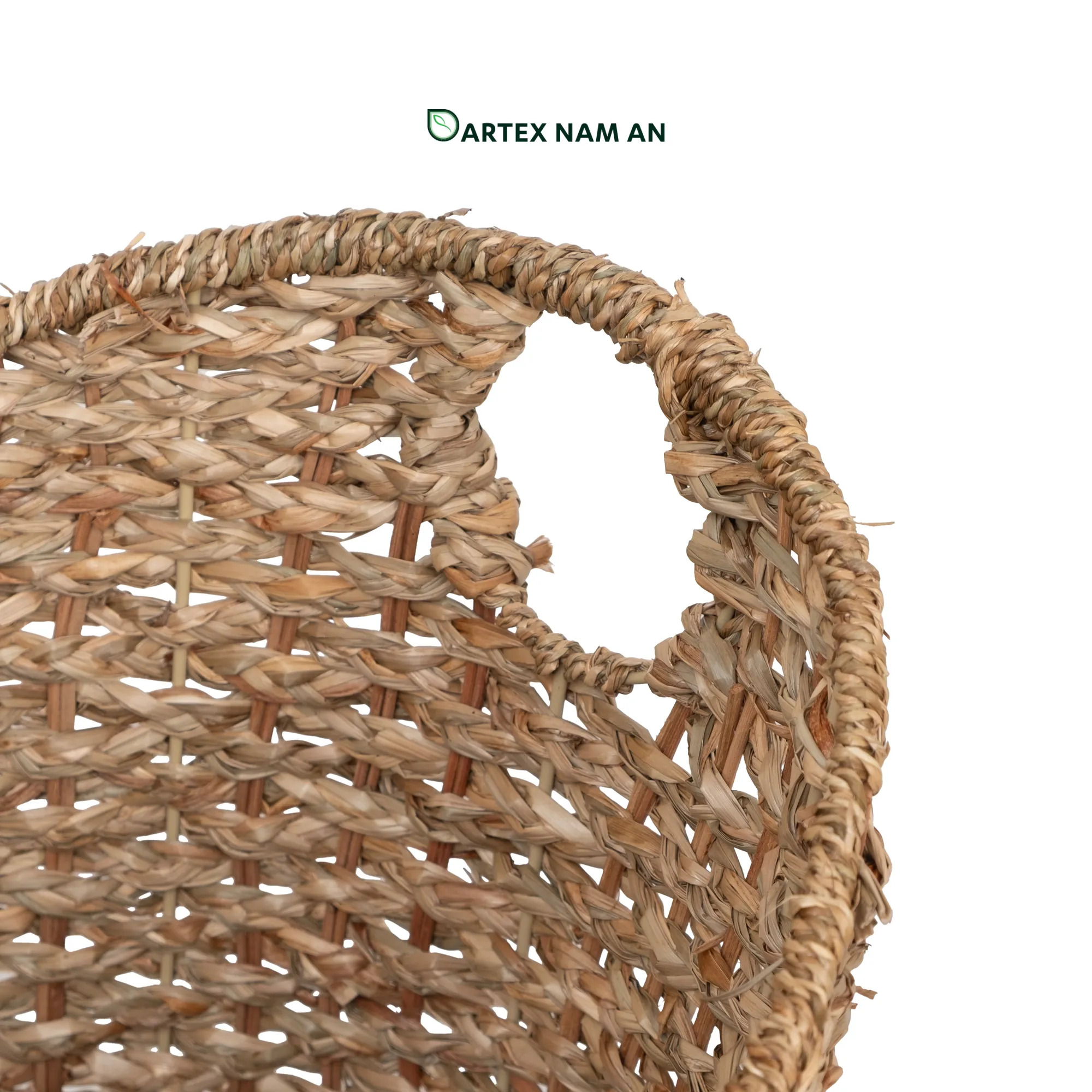Seagrass Wholesale Laundry Basket from Vietnam Wholesaler for Home, Office, HORECA and Retail Source direct from a leading vietnam wholesaler. Our eco-friendly Wholesale Laundry Basket is handwoven from premium-grade natural seagrass with a curved rim and integrated handles. High-quality artisanal hamper for HORECA, offices, and home retail. Bulk order ready.