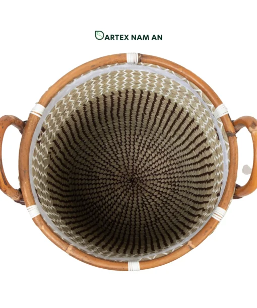 Expand your inventory with our eco-friendly Wholesale Laundry Basket set of 2. Handwoven from high-quality natural seagrass and sturdy rattan with fitted lids and handles. Ideal for HORECA, executive offices, and lifestyle retail. Premium-grade artisanal bulk orders ready.