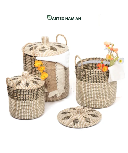 Expand your commercial catalog with our eco-friendly Wholesale Laundry Basket set of 3. Handwoven from high-quality natural seagrass with fitted lids and dual handles. Premium-grade artisanal hampers ideal for HORECA, executive offices, and lifestyle retail. Bulk order ready.