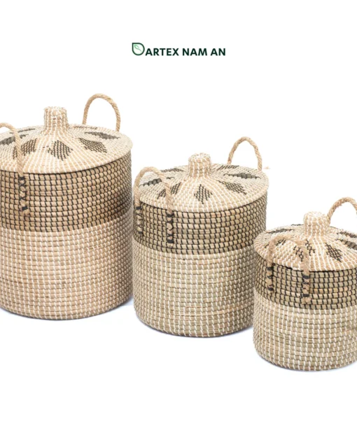 Expand your commercial catalog with our eco-friendly Wholesale Laundry Basket set of 3. Handwoven from high-quality natural seagrass with fitted lids and dual handles. Premium-grade artisanal hampers ideal for HORECA, executive offices, and lifestyle retail. Bulk order ready.