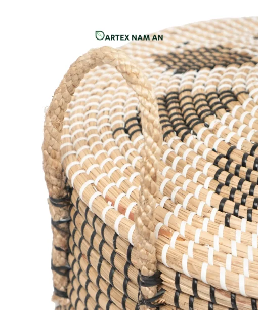 Expand your commercial catalog with our eco-friendly Wholesale Laundry Basket set of 3. Handwoven from high-quality natural seagrass with fitted lids and dual handles. Premium-grade artisanal hampers ideal for HORECA, executive offices, and lifestyle retail. Bulk order ready.