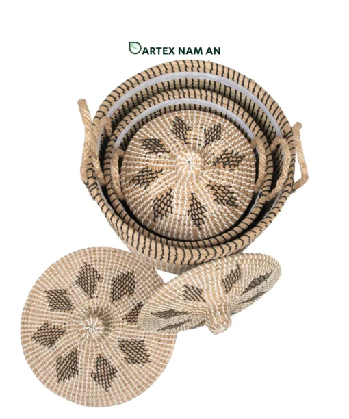 Expand your commercial catalog with our eco-friendly Wholesale Laundry Basket set of 3. Handwoven from high-quality natural seagrass with fitted lids and dual handles. Premium-grade artisanal hampers ideal for HORECA, executive offices, and lifestyle retail. Bulk order ready.