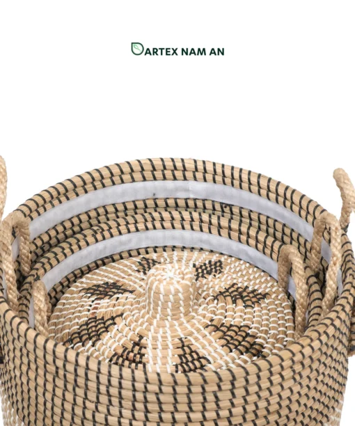Expand your commercial catalog with our eco-friendly Wholesale Laundry Basket set of 3. Handwoven from high-quality natural seagrass with fitted lids and dual handles. Premium-grade artisanal hampers ideal for HORECA, executive offices, and lifestyle retail. Bulk order ready.