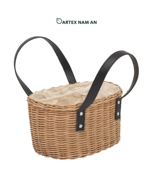Upgrade outdoor dining and gift packaging with our handwoven natural rattan Wholesale Picnic Basket tote. Features riveted leather handles and soft interior cloth lining. Bulk trade ready.