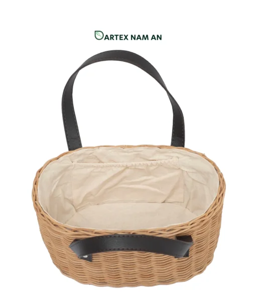 Upgrade outdoor dining and gift packaging with our handwoven natural rattan Wholesale Picnic Basket tote. Features riveted leather handles and soft interior cloth lining. Bulk trade ready.