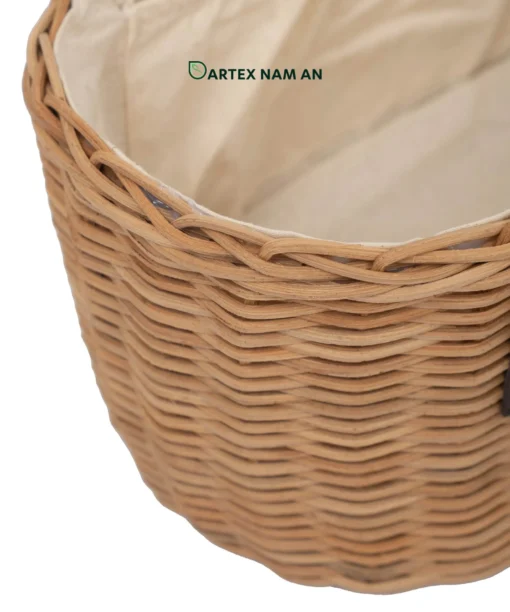 Upgrade outdoor dining and gift packaging with our handwoven natural rattan Wholesale Picnic Basket tote. Features riveted leather handles and soft interior cloth lining. Bulk trade ready.