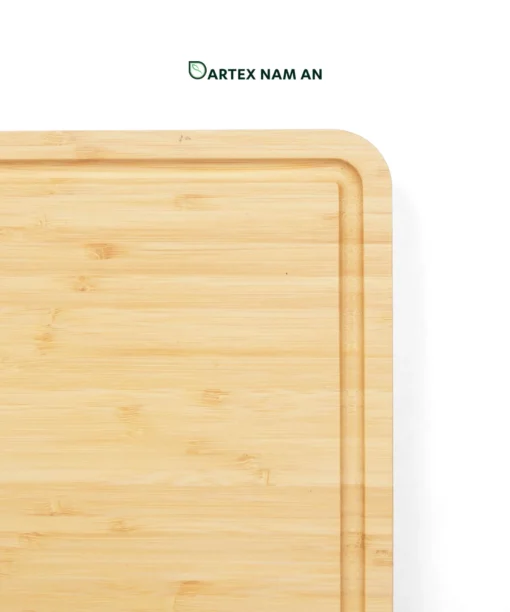 Upgrade food prep and table service with our heavy-duty bamboo Wholesale Serving Tray set. Features 3 thick juice-groove chopping boards and a slotted standing organizer base for HORECA venues and lifestyle retail. Bulk trade ready.