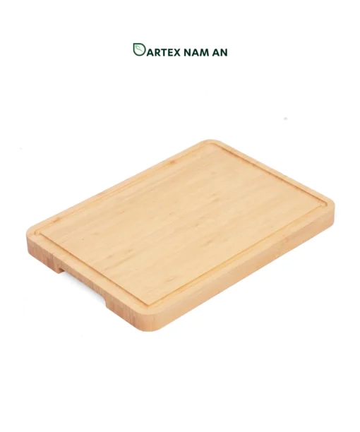 Upgrade food prep and table service with our heavy-duty bamboo Wholesale Serving Tray set. Features 3 thick juice-groove chopping boards and a slotted standing organizer base for HORECA venues and lifestyle retail. Bulk trade ready.
