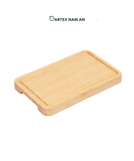 Upgrade food prep and table service with our heavy-duty bamboo Wholesale Serving Tray set. Features 3 thick juice-groove chopping boards and a slotted standing organizer base for HORECA venues and lifestyle retail. Bulk trade ready.