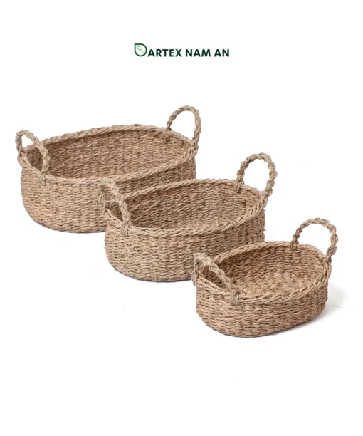Upgrade your inventory with our low-profile Wholesale Storage Basket set of 3. Handwoven from natural fibers, this Wholesale Seagrass Basket set provides durable bulk seagrass storage baskets for HORECA table service, office organization, and retail shelves. Bulk order ready.