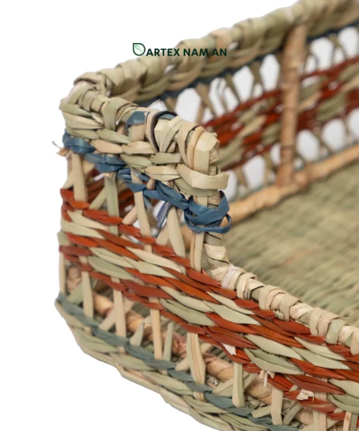 Organize tables and vanities with our square natural seagrass Wholesale Basket. Handwoven with colorful accents and a front cutout for HORECA, offices, and home retail. Bulk order ready.