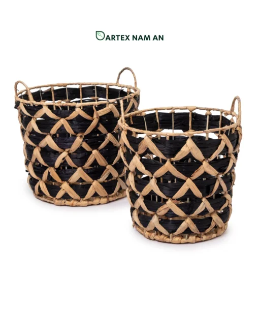 Enhance commercial spaces with our two-tone water hyacinth Storage Bin Wholesale set of 2. Round openwork nesting bins with handles for towels, blankets, and decor. Bulk ready.