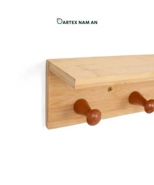 Optimize entryways with our solid natural bamboo Wholesale Wall Hanger. Features a top display shelf and 4 rounded peg hooks for coats, keys, and decor. Bulk ready.