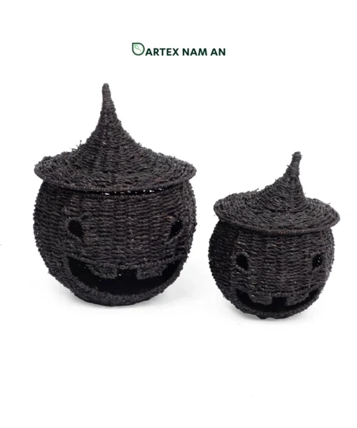 Source our black handwoven seagrass Storage Basket Wholesale set of 2. Halloween Jack-o'-Lantern baskets with witch hat lids for HORECA and retail. Bulk trade ready.